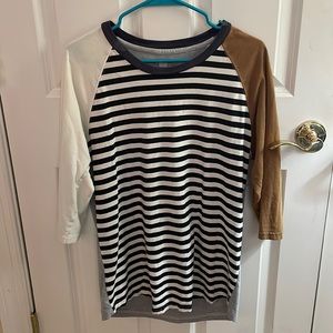 Color blocked mid sleeve